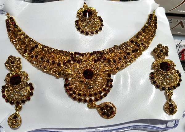 D.s Antique Necklace - Golden, Free