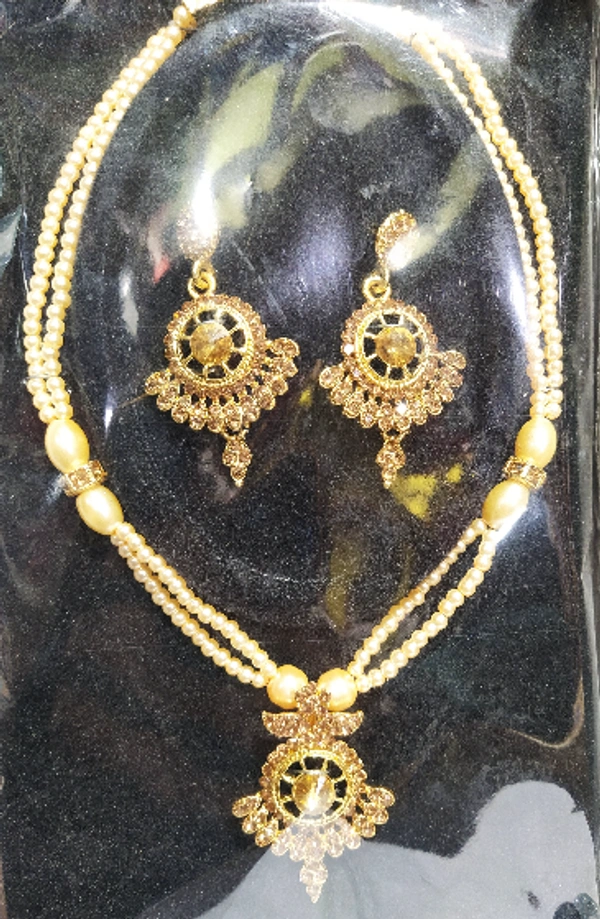 D S Antique Necklace - Gold, Free