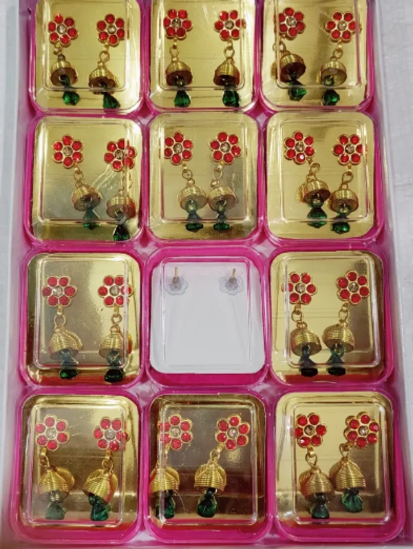 DS Gold-Plated Studs Stud Earring  - Golden, Free Sizes