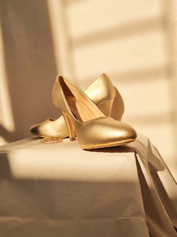Mast & Harbour  Kitten Heels - Gold, EURO36/UK3
