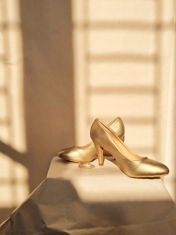 Mast & Harbour  Kitten Heels - Gold, EURO36/UK3
