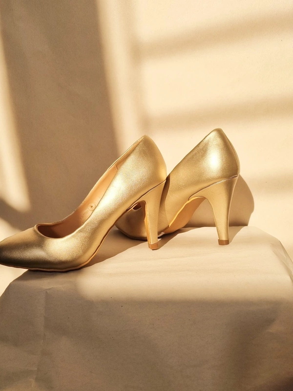 Mast & Harbour  Kitten Heels - Gold, EURO36/UK3