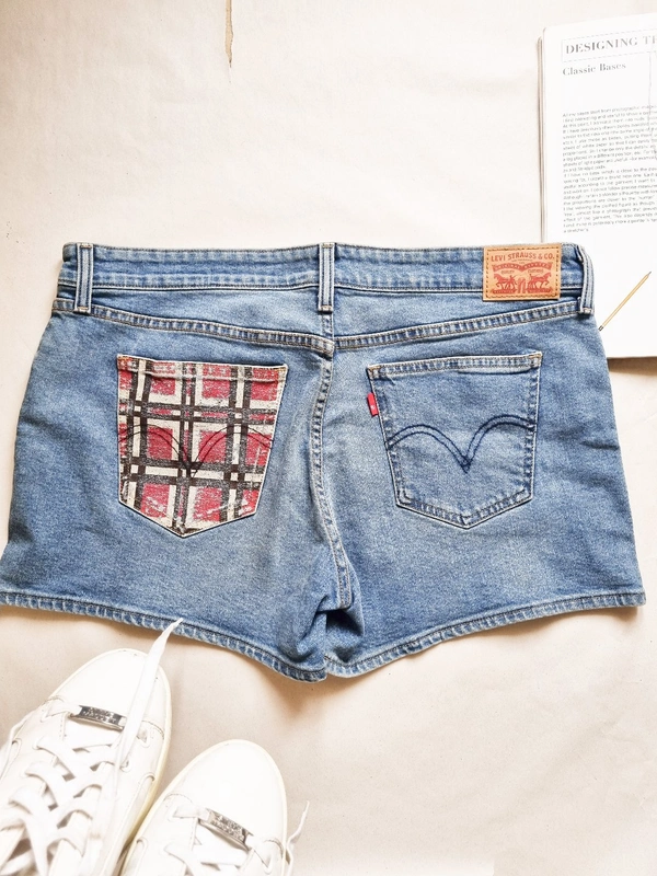 Levi's  High Rise Snug Through Waist Shorts  - Blue, 37 In (high waist)