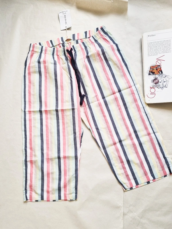 Esprit  Capri Pants - Multicolour , 28-30 In (high waist)