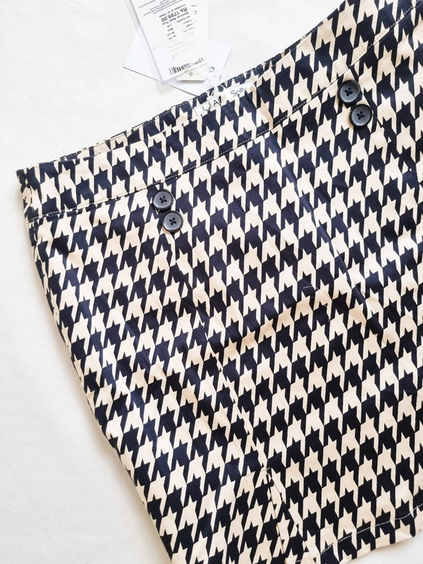 Allen Solly  Formal  Skirt  - Black & Beige , 30 - 32 In (high waist)