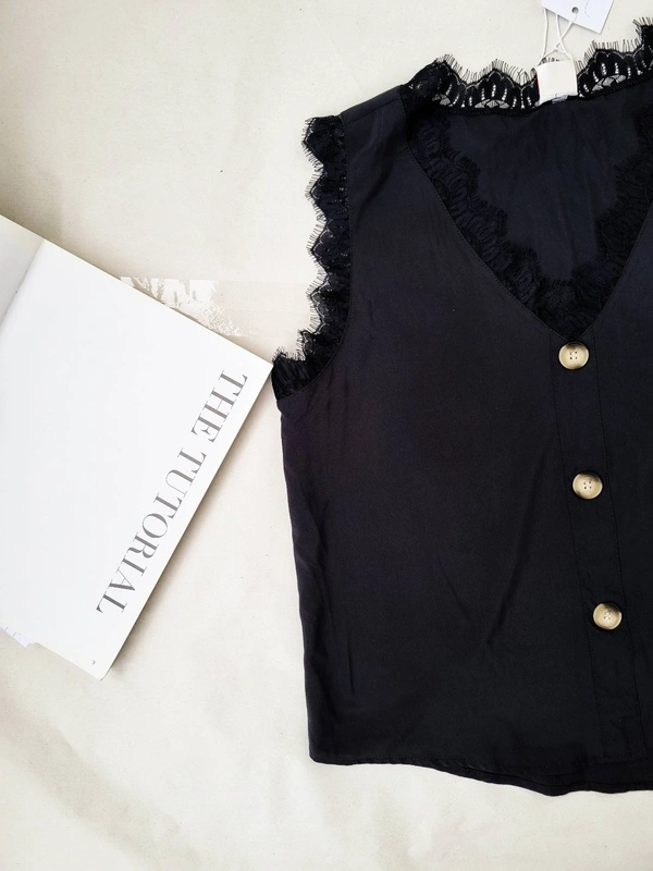 Urbanic  Lace  Top  - Black, L