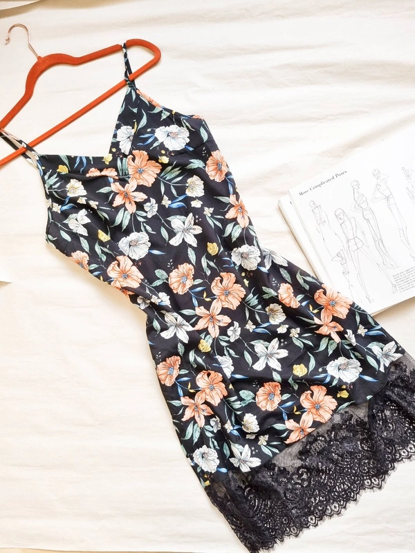 Urbanic  Floral Lace Dress - Black, M