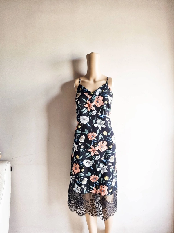 Urbanic  Floral Lace Dress - Black, M