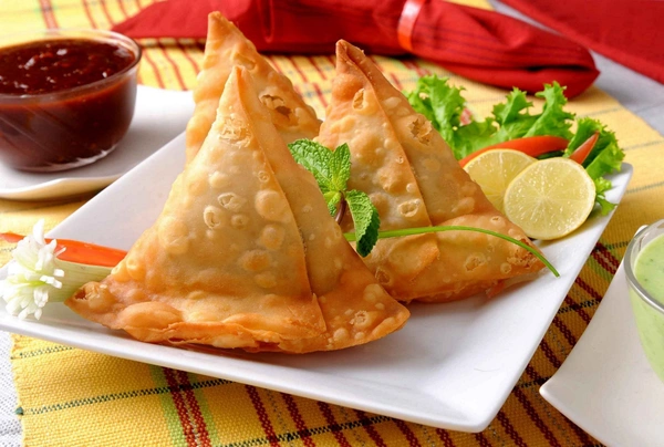 Samosa (समोसा) (2 पीस)