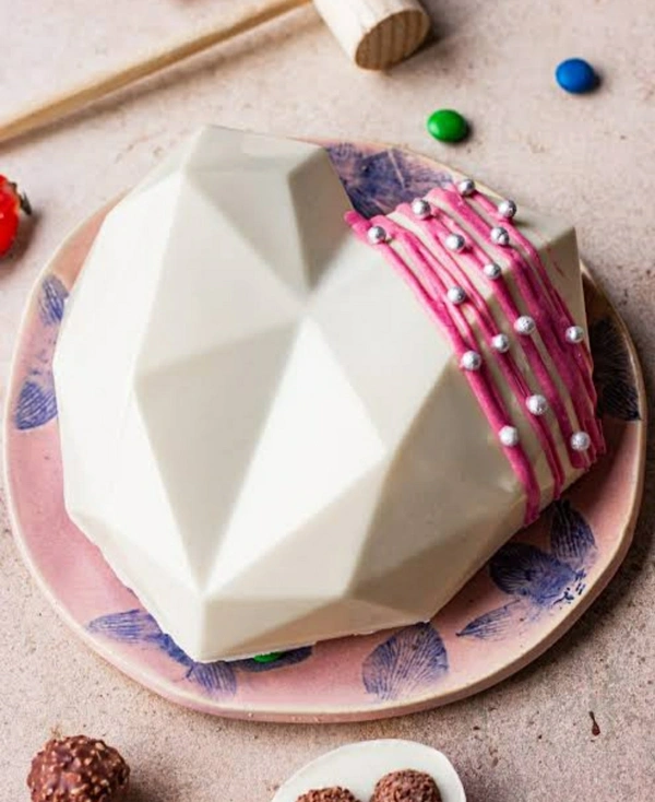 Pinata(Hammer)Cake