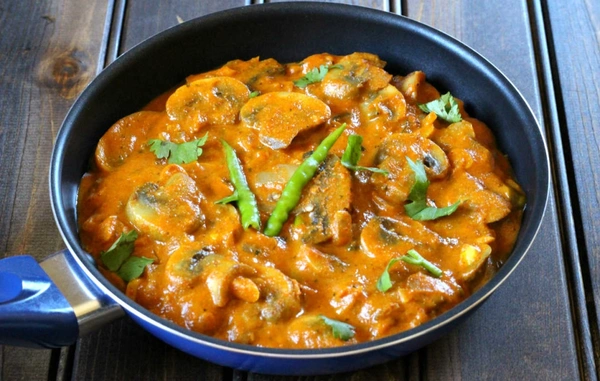 Paneer mushroom butter masala