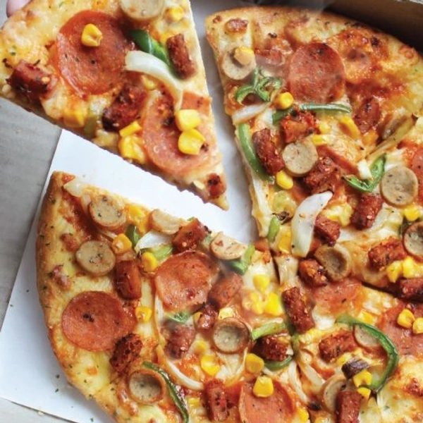 Chicken Dominator Pizza