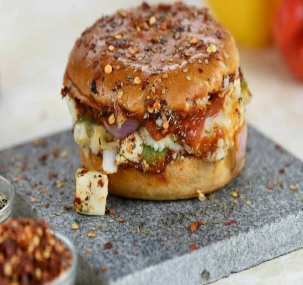 Pizza Aloo Tikki Burger