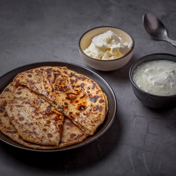 Aloo Paratha With Curd