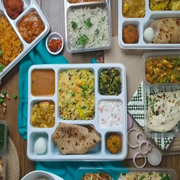 VEG EXTRA VAGANZA                 Paneer, Mushroom, Capsicum, Red Paprika ,Jalapeno,  Black Olive, Babycorn, Tomato 