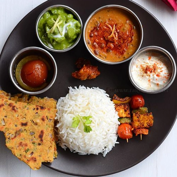 FARMHOUSE MAKHANI                    Onion, Tomato ,Mushroom, Capsicum 