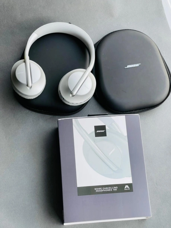 Bose 700 Model Headphone - Black
