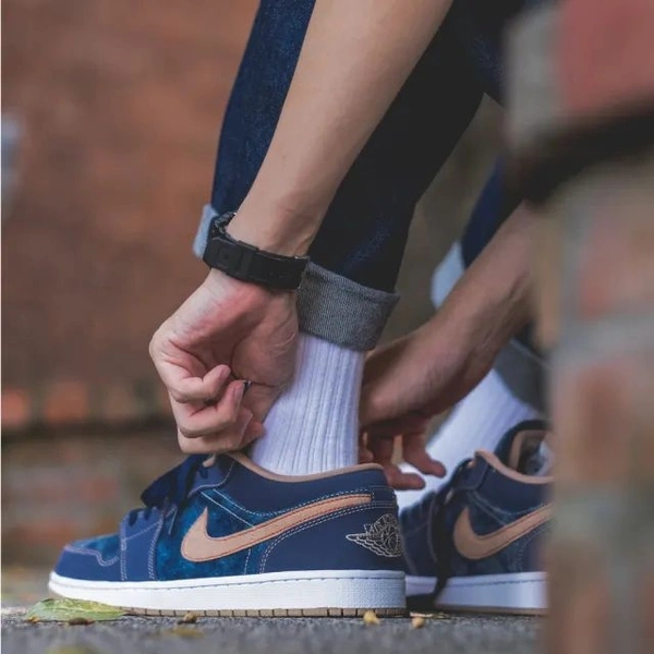 NIKE AIR JORDAN LOW DENIM