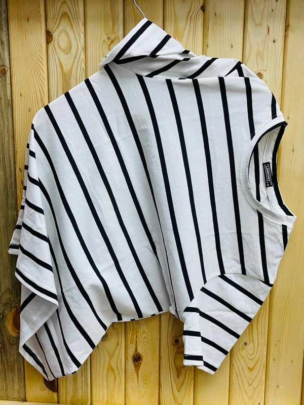 Half Tshirt  - M     L.     Xl