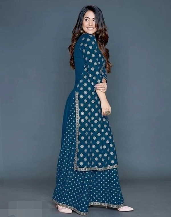 Charvi Graceful Women Kurta Sets - M