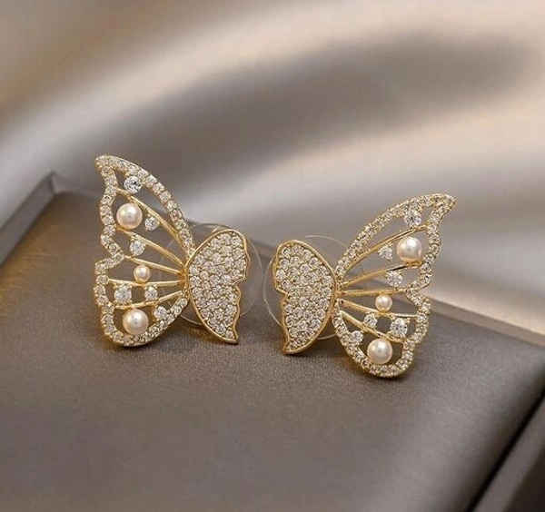 Arzonai  Butterfly Earrings Female Korea A Two-Wear Pearl Diamond Butterfly Pearl Stud Earrings Simple Personality Earrings