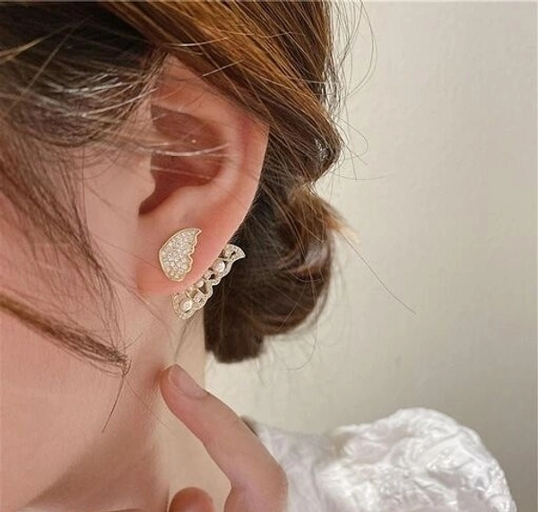 Arzonai  Butterfly Earrings Female Korea A Two-Wear Pearl Diamond Butterfly Pearl Stud Earrings Simple Personality Earrings