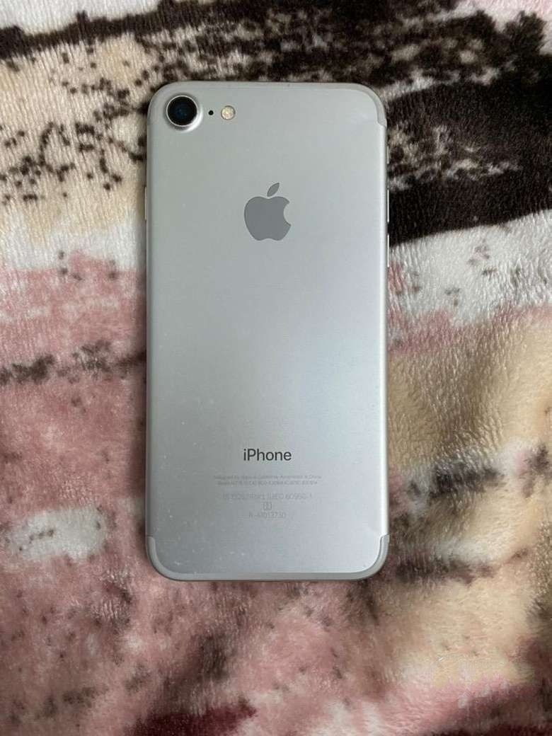iPhone 7 Silver 128 GB（Apple iPhone 7 128GB, 4.7