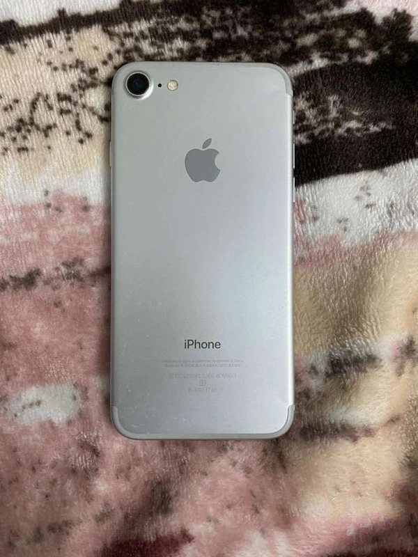 Iphone 7 , 128gb , fresh condition - Gold, 36