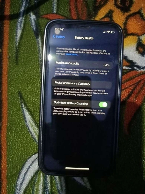 Iphone 11 White  - Black, 12