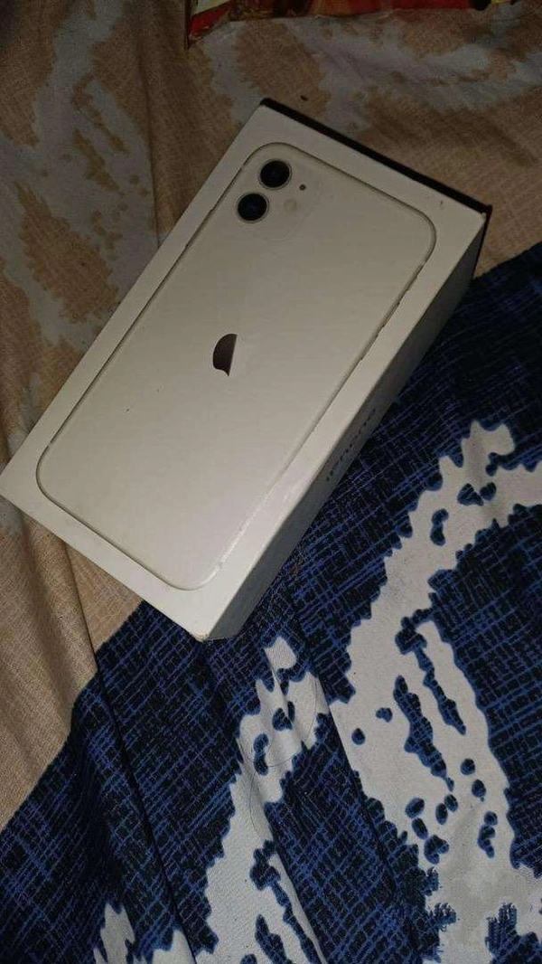 Iphone 11 White  - Black, 12