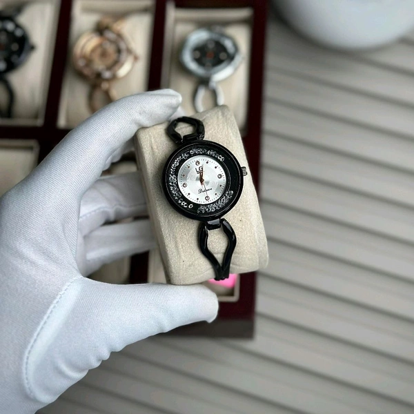 LG Gold Budget Analog Quartz Watch – Premium Style at a Budget Price