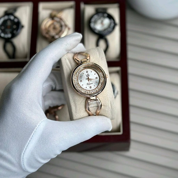 LG Gold Budget Analog Quartz Watch – Premium Style at a Budget Price