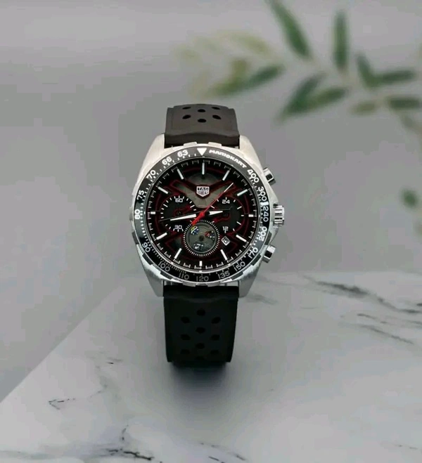 The Tag Heuer Carrera Quartz Chronograph is a superb watch with beautiful styling.Brand: Tag Heuer
