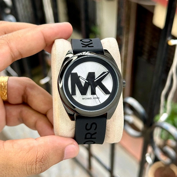 MICHAEL KORS JANELLE β FIERCE. BOLD. ICONIC - Black
