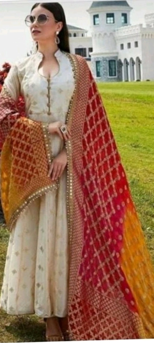 Graceful Women Kurta Sets