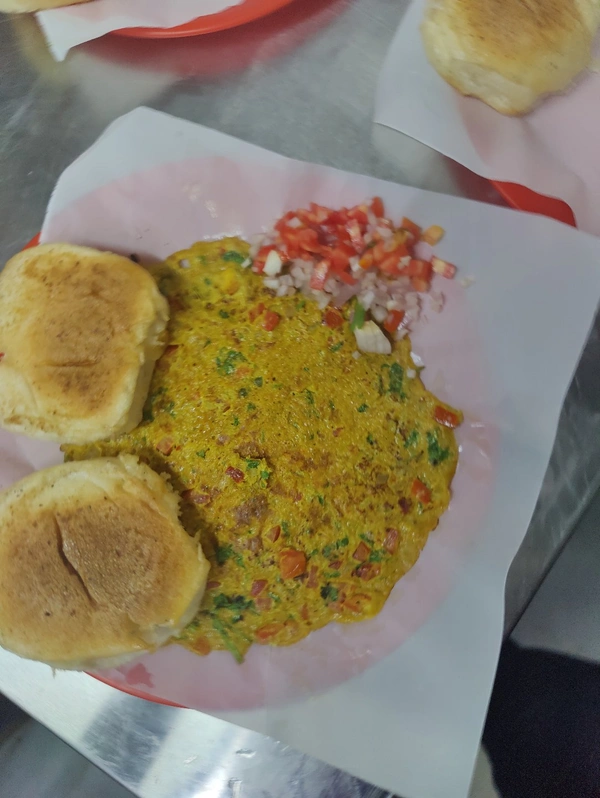 Egg Masala Omlet Single अंडा मसाला ऑमलेट सिंगल  - Single Egg With 2 Pav