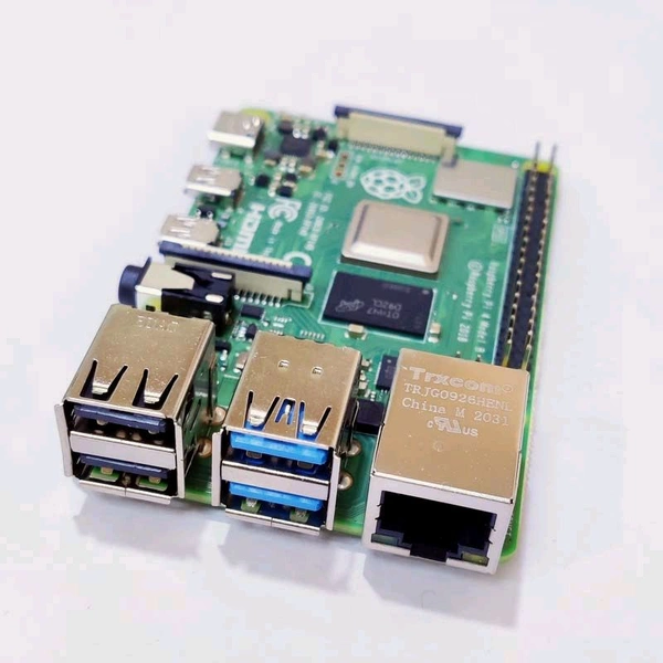 Raspberry Pi 4 Model B - 8GB RAM Q2 C2