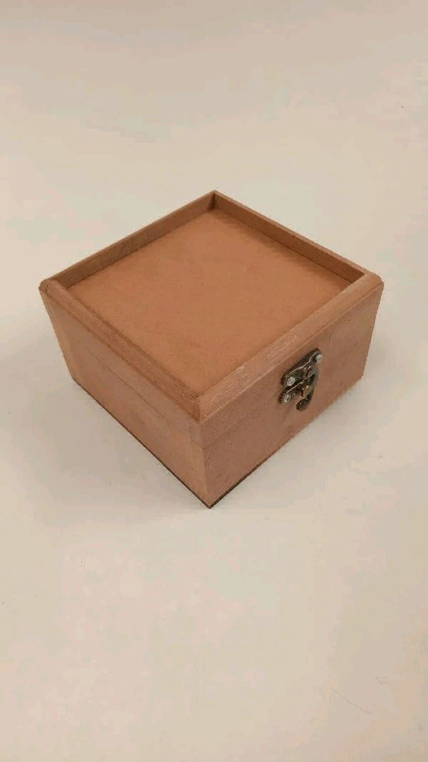 Box With Border On Top  - 10/10/2.5"