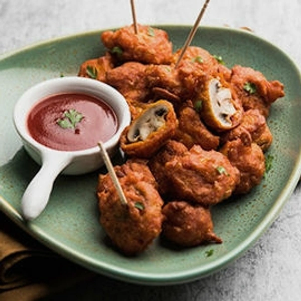 Paneer Momos In Greavy 8 Pcs