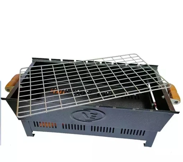 Portable charcoal BBQ grill for roasting and grilling