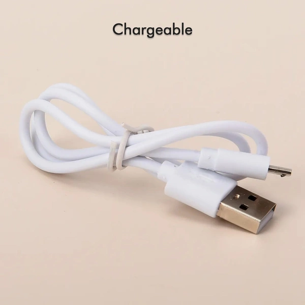 Clip Desk Fan with Small Spray Bottle, Portable Wind Desktop Table Cooling Fan in Single Button, Adjustment Mini Personal Fan for Home Desktop Office Car Indoor Outdoor Travel (Battery Not Include)