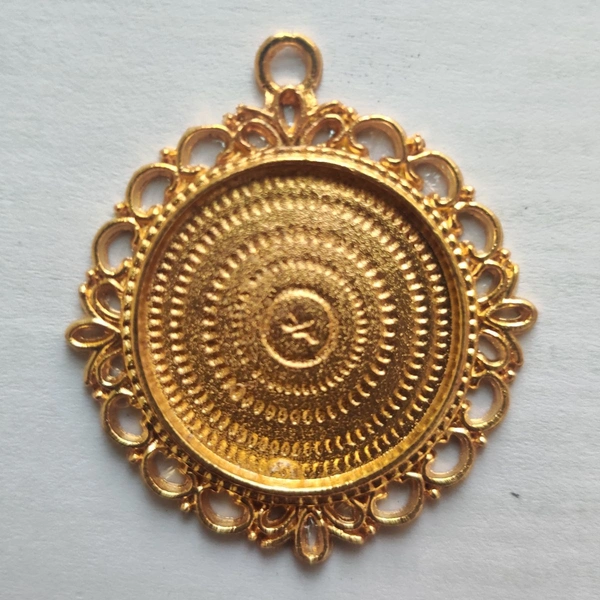 Round Closed Bezel - Gold - 45mm
