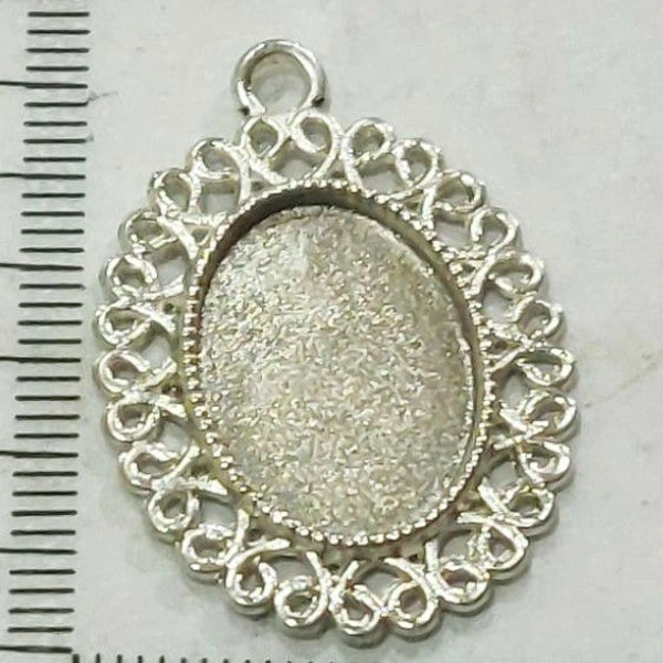 Round Oval Closed Bezel - Silver - 35mm