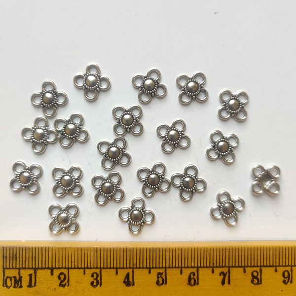 Four Loop Silver Charm