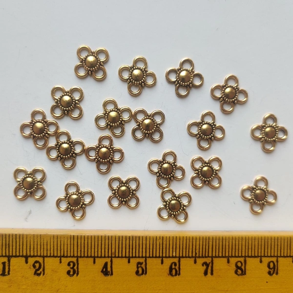 Four Loop Gold Charm