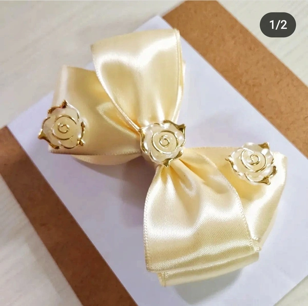 Off-white Or Ivory Colour Bow Clip - Medium Size Alligator Clip