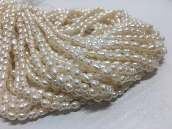 Oval White Pearl Layer - 16 Inches, White, 4 MM