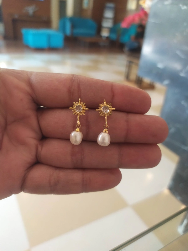 Pearl Earrings - PE170 - Gold, White, 4 MM