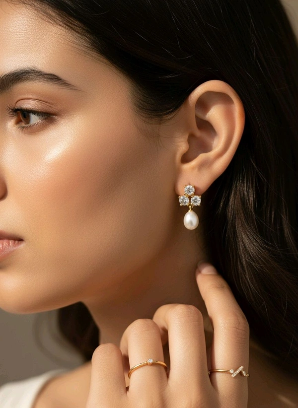 Pearl Earring - PE109 - White, 4 MM, Gold