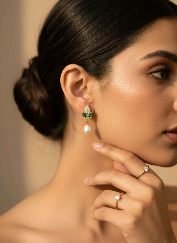 Pearl Earrings - PE136 - White, Gold, 4 MM